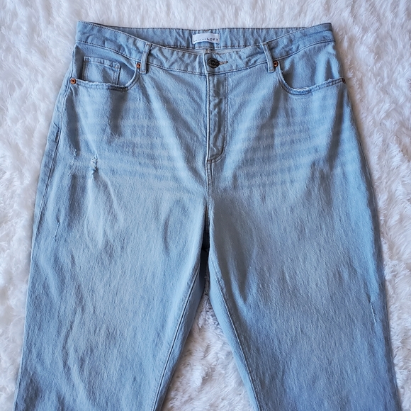 LOFT Curvy High Waist Straight Crop Frayed/Raw Hem Light Wash Denim Size 32/14 - Picture 3 of 15